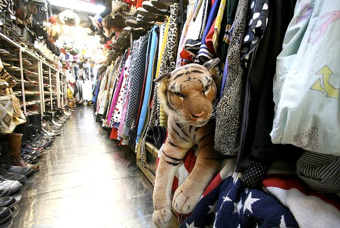 NUDE TRUMP: Store interior