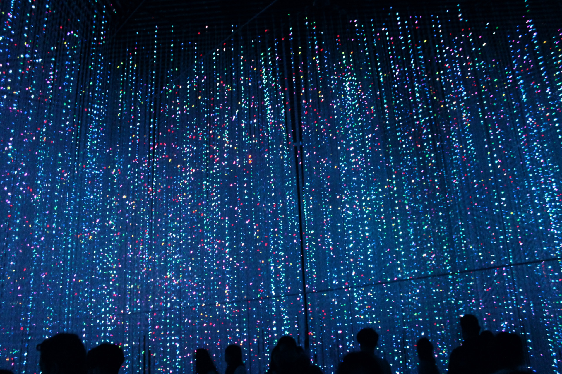 Digital Art Lab’s crystalline LED room