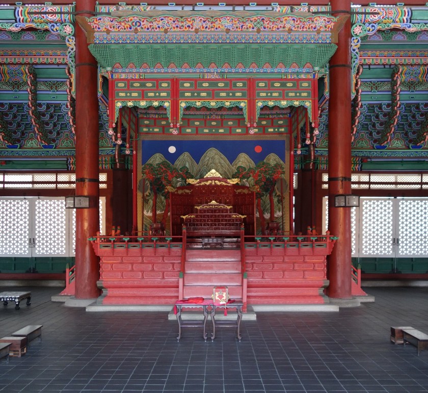 Seoul_Throne_in_Geunjeongjeon_03